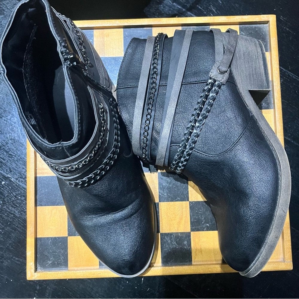 Authentic American Heritage Black and Gray Ankle Boots - Picture 2 of 7